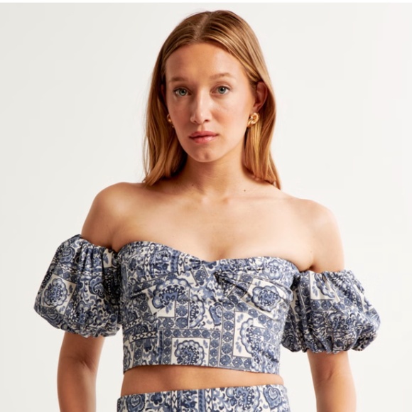 🔥HOST PICK🔥 NWT Abercrombie Poplin Off-the-Shoulder Top - Picture 2 of 5